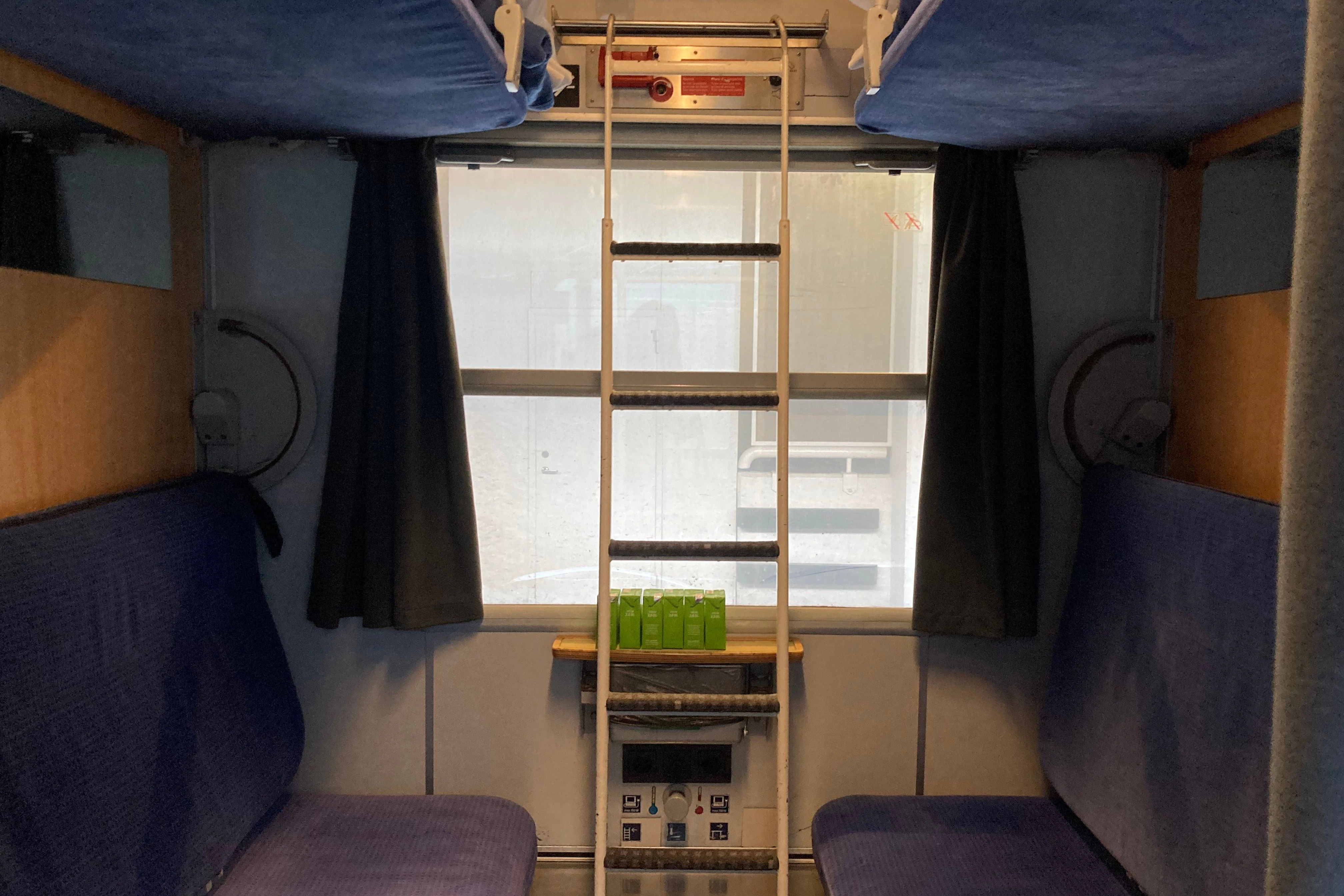 In so einem Schlafabteil ist unsere Autorin nach Stockholm und zurück nach Berlin gereist. Hier gibt es Platz für sechs Fahrgäste.