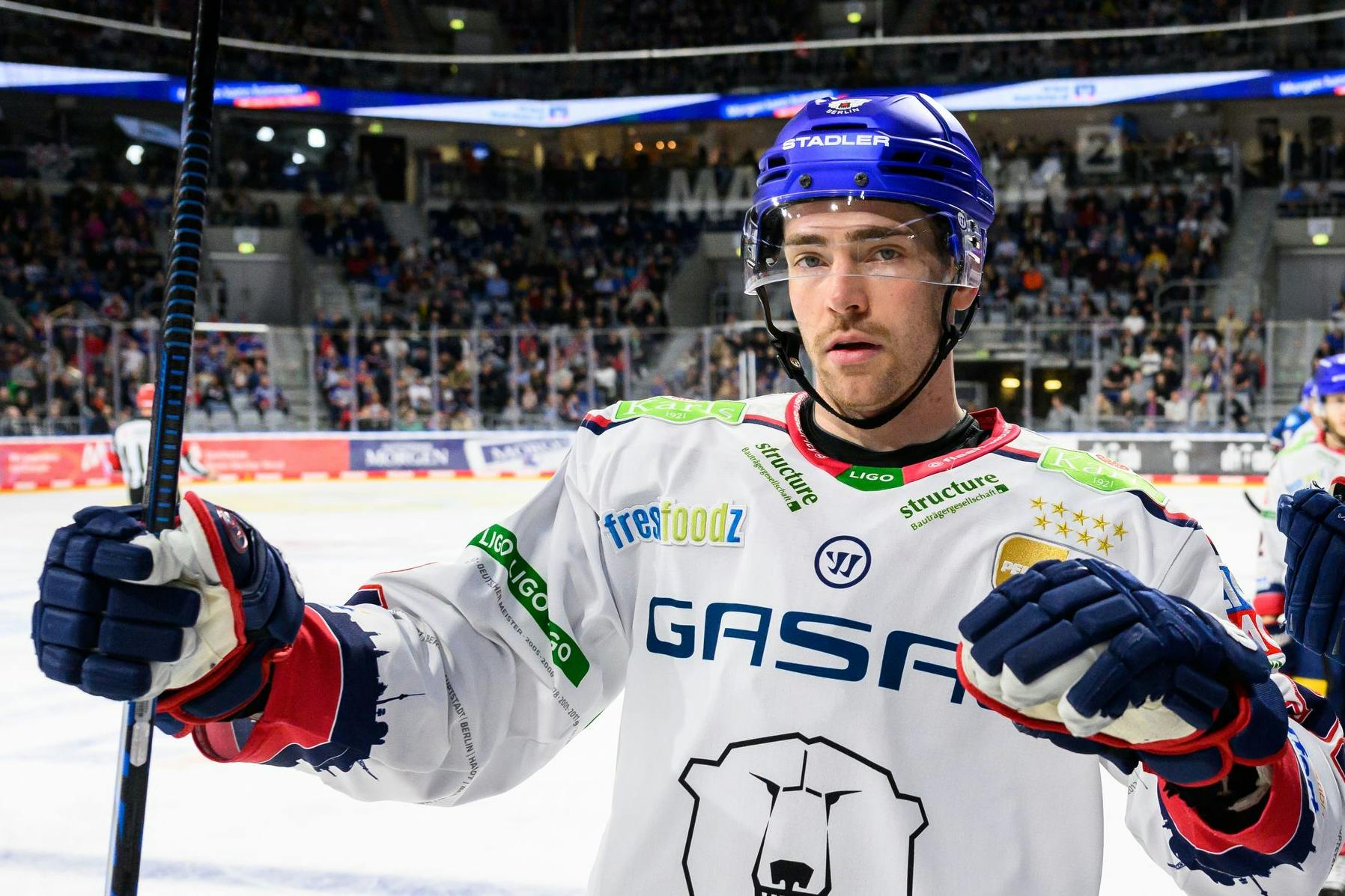 Marcel Noebels von den Eisbären Berlin hat seinen Schläger wieder fest im Griff und die WM-Endrunde im Blick.
