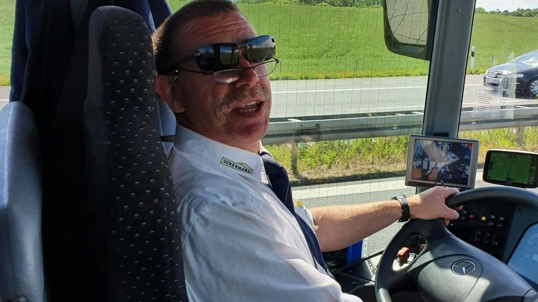 Ralf Lyko auf Tour: hier ein Schnappschuss aus dem Cockpit eines Reisebusses