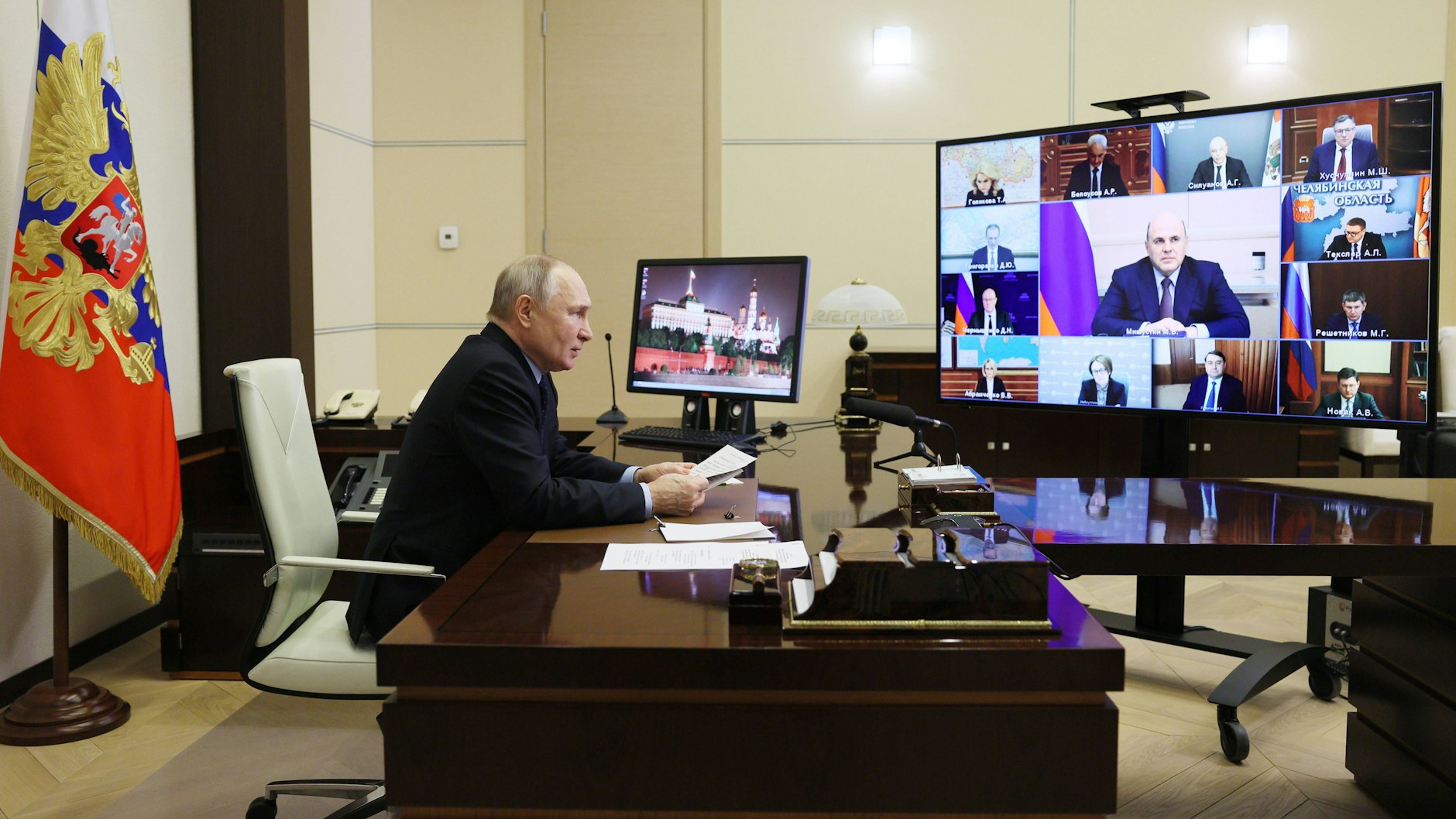 Die Büros in den Residenzen von Putin sollen alle gleich aussehen. So kann niemand mit Sicherheit wissen, wo sich der Diktator gerade befindet.