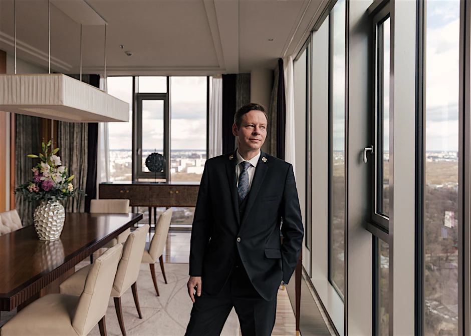Mr. President in der Ambassador-Suite: Christoph Hundehege ist Deutschland-Präsident von „Les Clefs d’Or“.