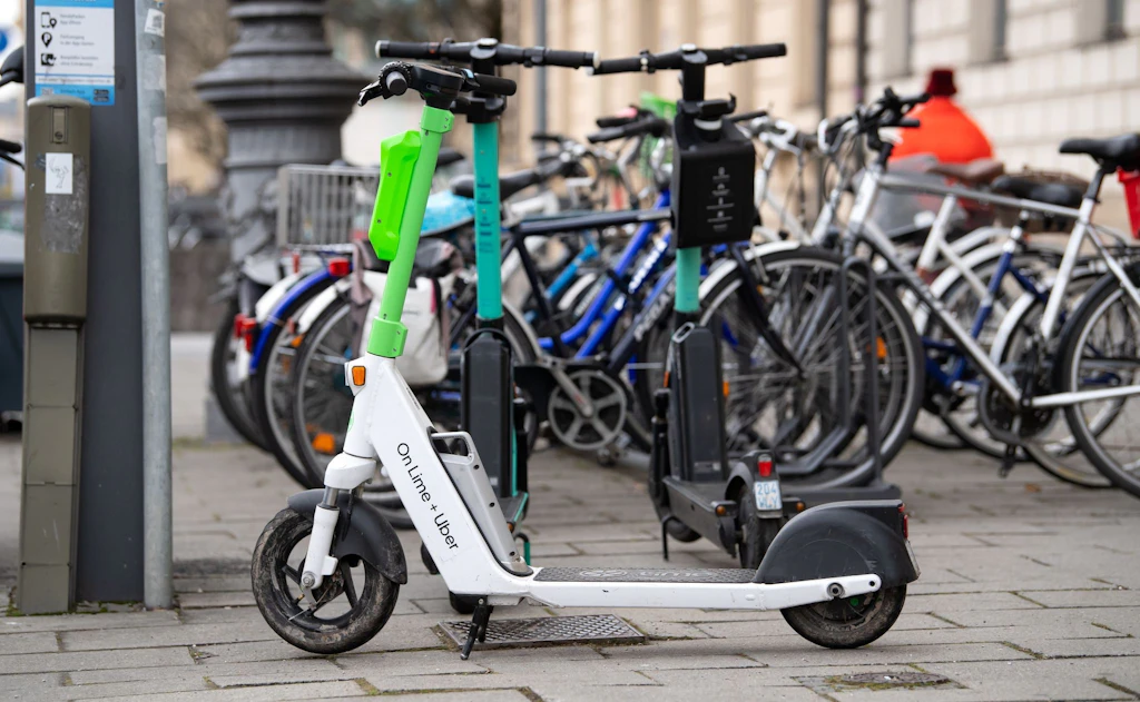 Tausende E-Scooter-Unfälle: TÜV fordert neue Ordnung auf der Straße