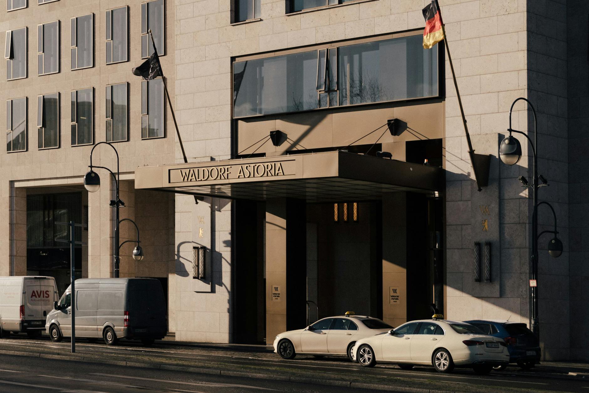 Für den ganz großen Auftritt: Der Hoteleingang an der Hardenbergstraße.