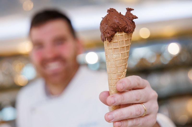 Geht immer: Schokoladeneis. Hier allerdings in der veganen Variante, die schwer im Kommen ist.