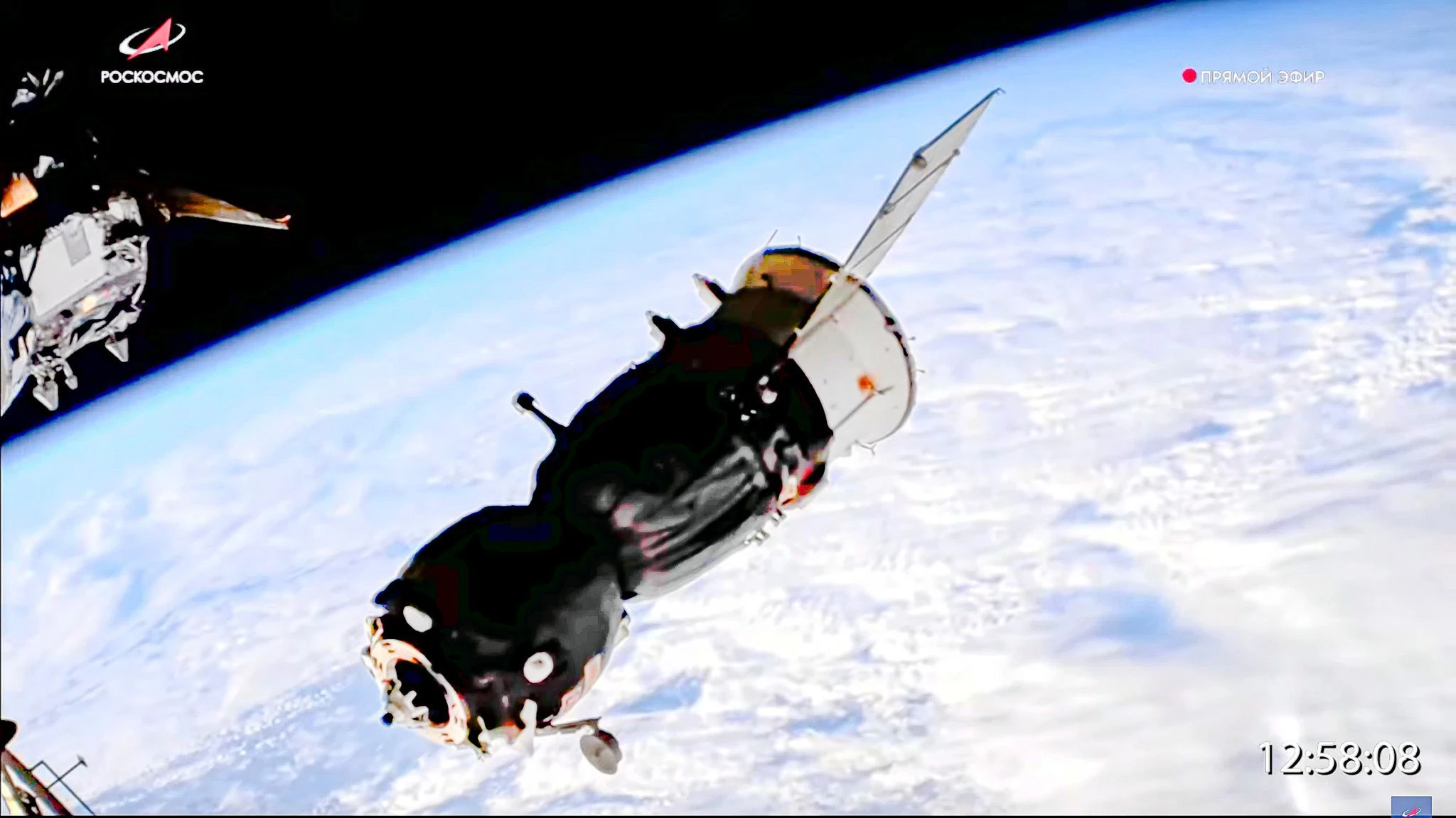 HANDOUT - Die nach einem Leck defekte russische Raumkapsel Sojus MS-22 hat wie angekündigt von der Raumstation ISS unbemannt abgedockt.  ation via AP/dpa