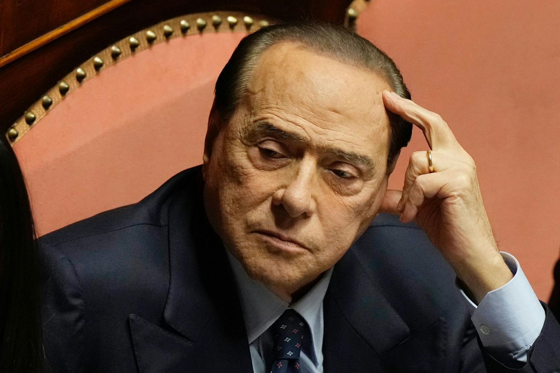 ARCHIV - Silvio Berlusconi war erst vor einigen Tagen aus der Klinik entlassen worden.