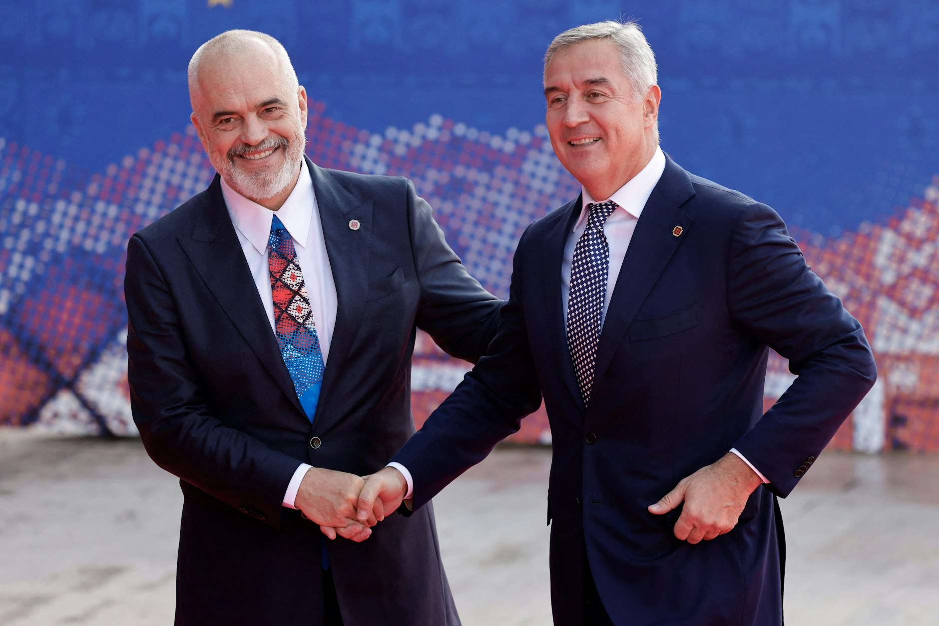 Albaniens Premierminister Edi Rama (links) gemeinsam mit dem Ex-Präsidenten von Montenegro Milo Đukanović (rechts)