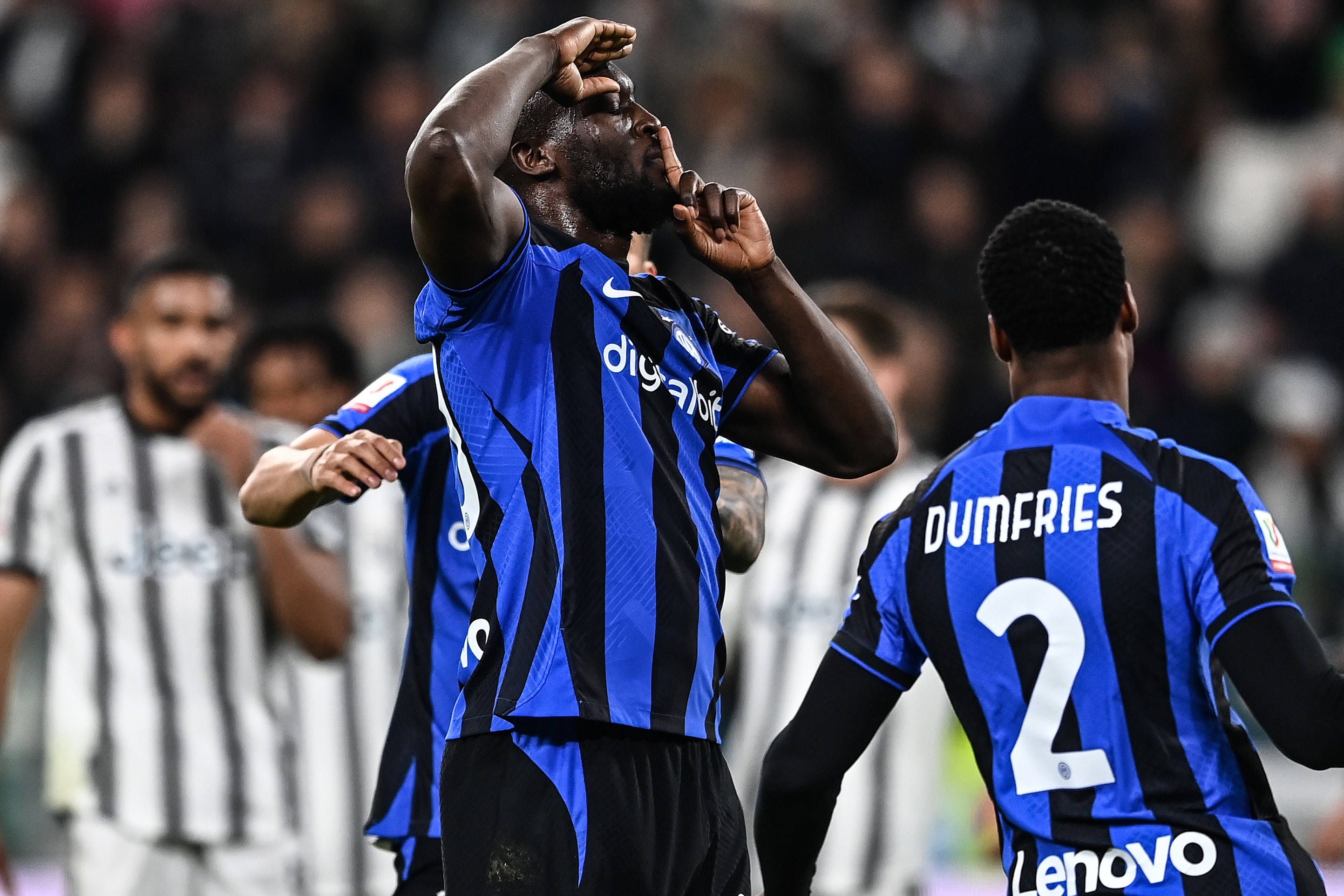 Image - Inter-Star Lukaku von Juvefans mit Affen-Lauten beleidigt und fliegt sogar vom Platz