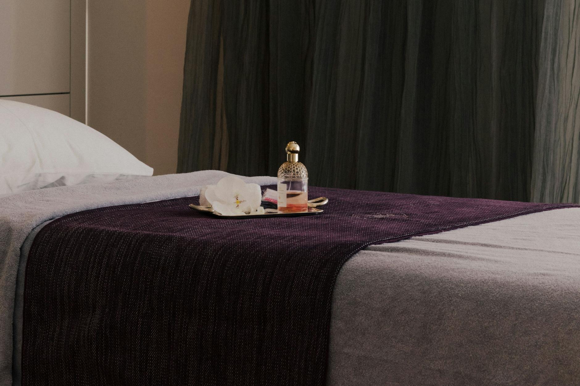 Drinnen ist draußen ganz weit weg: Der Hotel-Spa ist in Kooperation mit der Duftmarke Guerlain entstanden.