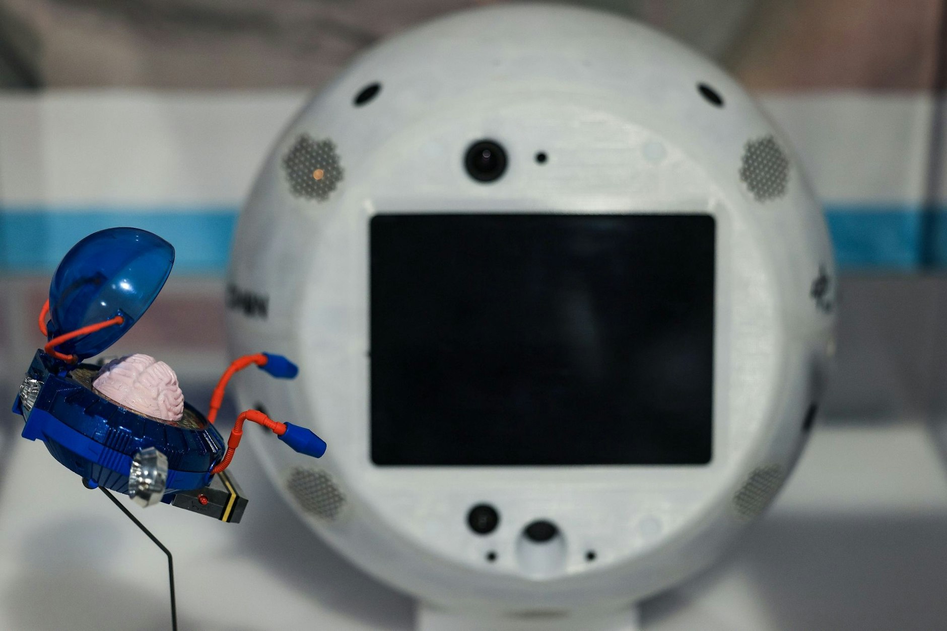 Der Astronautencomputer «Cimon», der von Alexander Gerst im All benutzt wurde.  