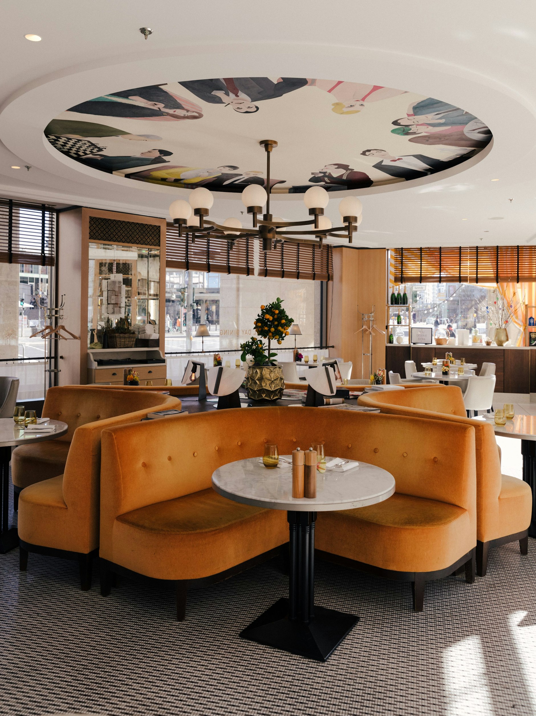 Das hoteleigene Restaurant Roca in Berlin versprüht New Yorker Flair.