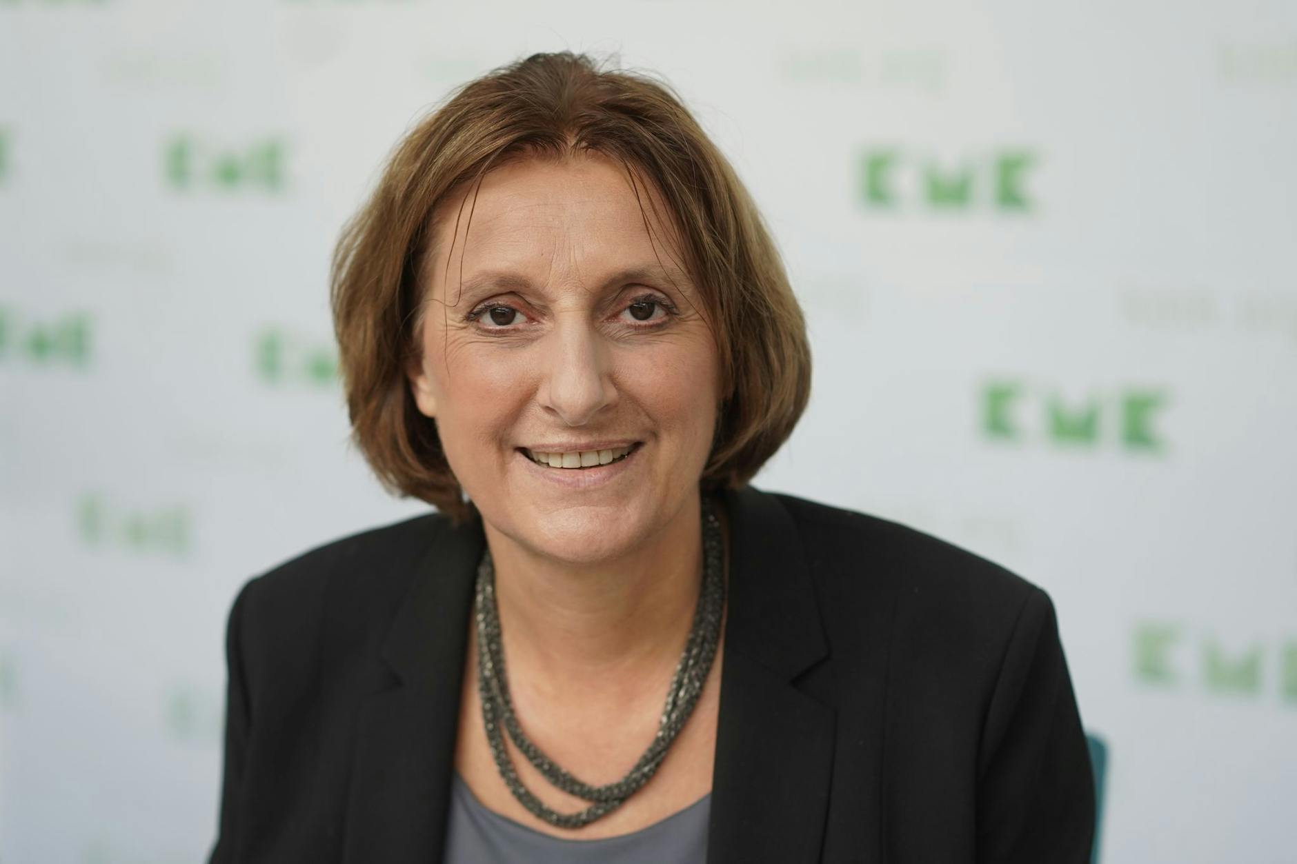 ARCHIV - Britta Ernst auf einer Pressekonferenz.