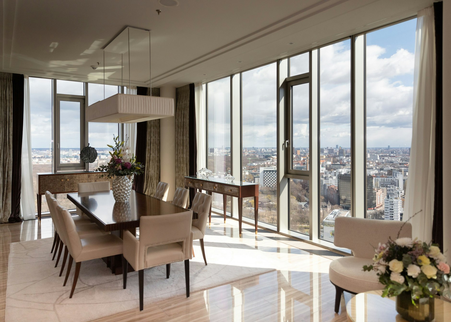 Gute Aussichten: Von der Ambassador Suite aus bietet sich ein Blick über Berlin.