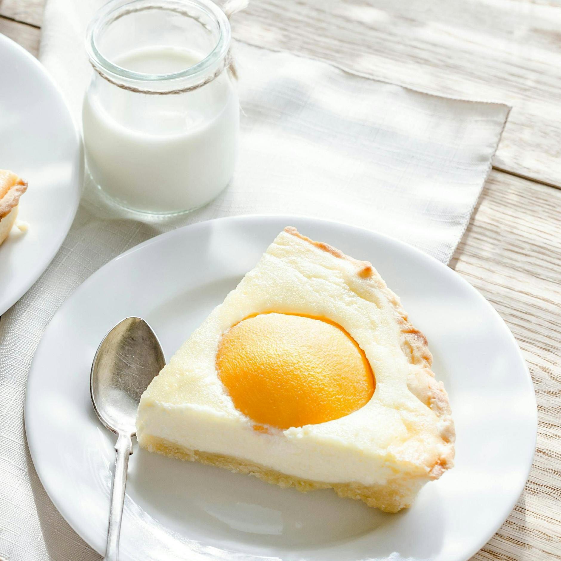 Oster-Rezept für Spiegeleikuchen: Mit Aprikosen und Creme