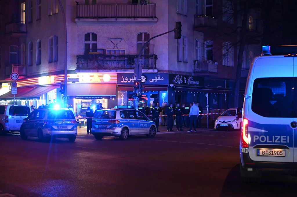 Polizeigroßeinsatz: Offenbar Massenschlägerei in Neukölln ausgebrochen