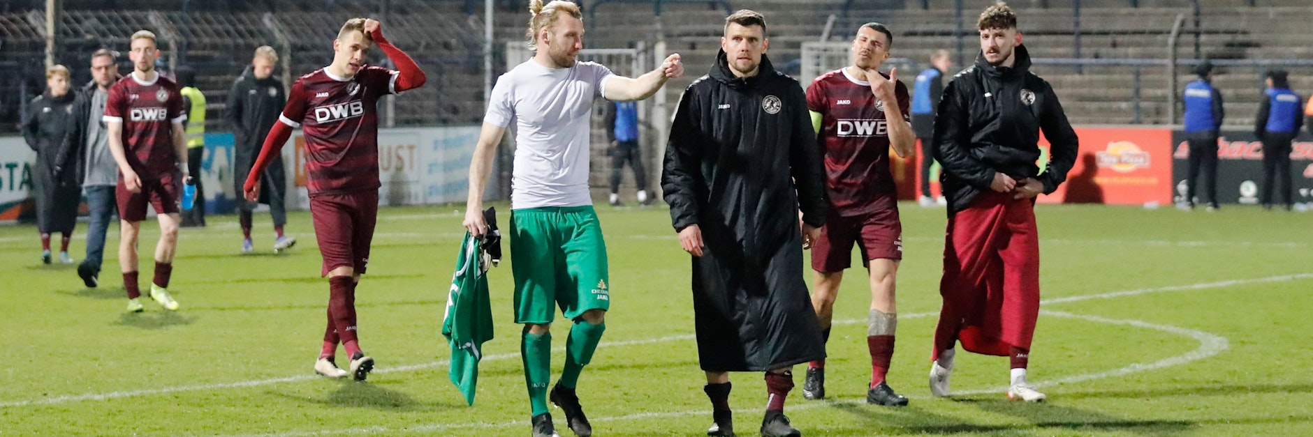 Enttäuschte Blicke beim BFC Dynamo nach dem späten Ausgleich in Babelsberg.