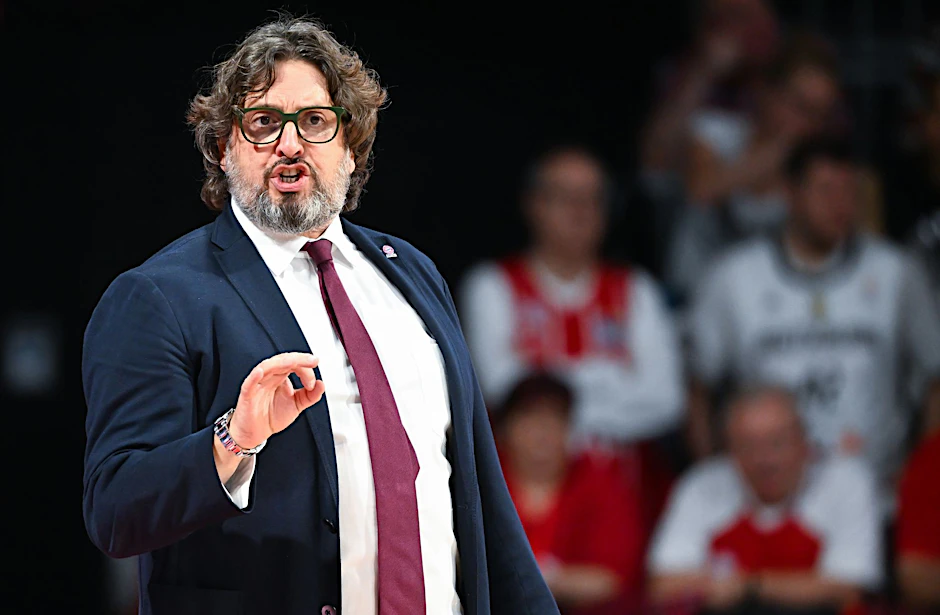 ARCHIV - Trainer Andrea Trinchieri und seine Bayern unterlagen Monaco mit 81:84.  