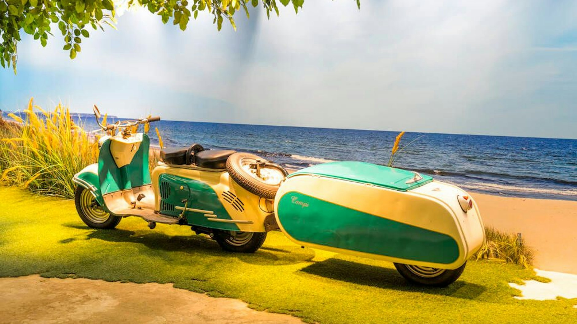 Berlin-Roller SR 59 mit Anhänger. Damit konnte man mit über 80 Sachen sogar in den Urlaub an der Ostsee brausen.