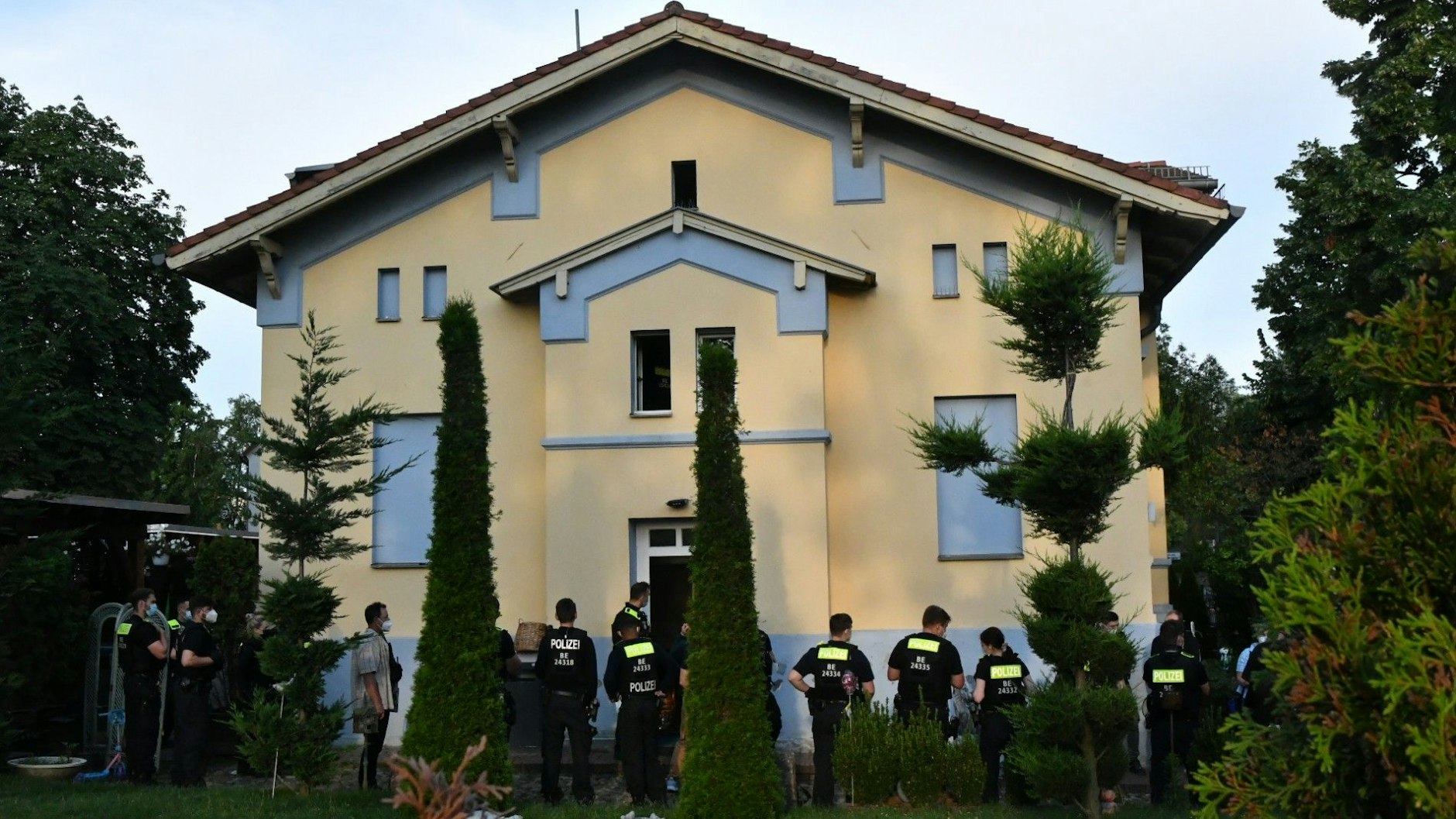 Die Clan-Villa in Alt-Buckow: Die Polizei machte schon öfter ihre Aufwartung.