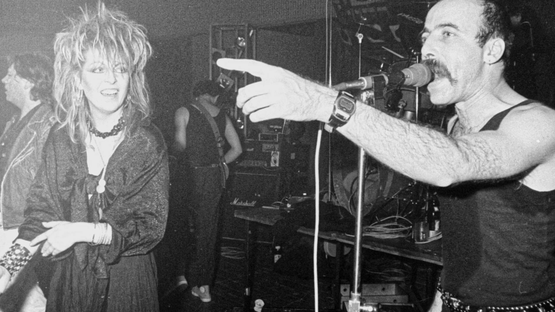 Silly-Sängerin Tamara Danz und City-Sänger Toni Krahl bei einem Gitarreros-Konzert in Halle-Neustadt (1986)