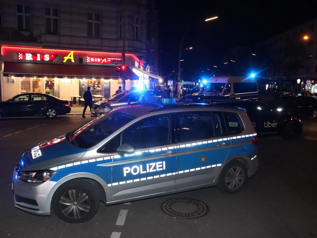 Ein Tritt ins Gesicht in Kreuzberg und verletzte Ehre in Neukölln