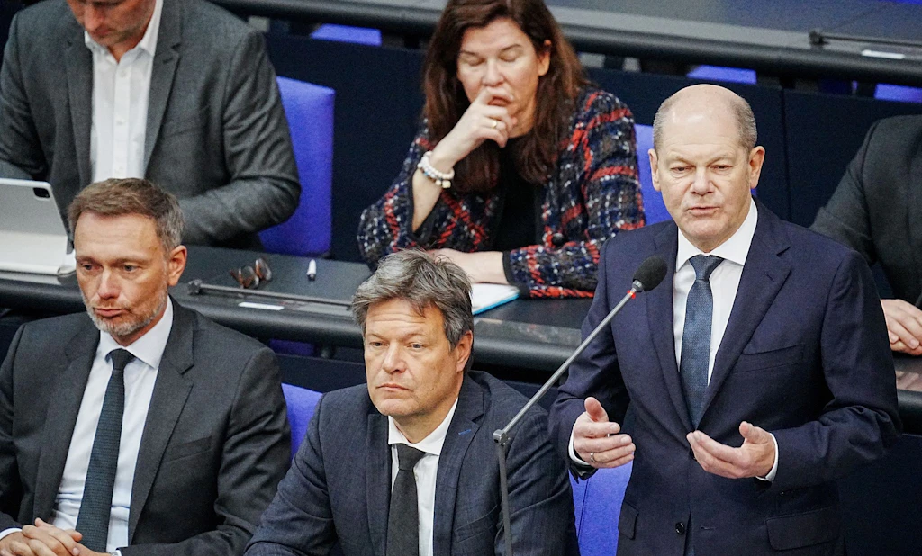 Tiefstwert: Mehrheit unzufrieden mit Regierung, Grüne verlieren immens