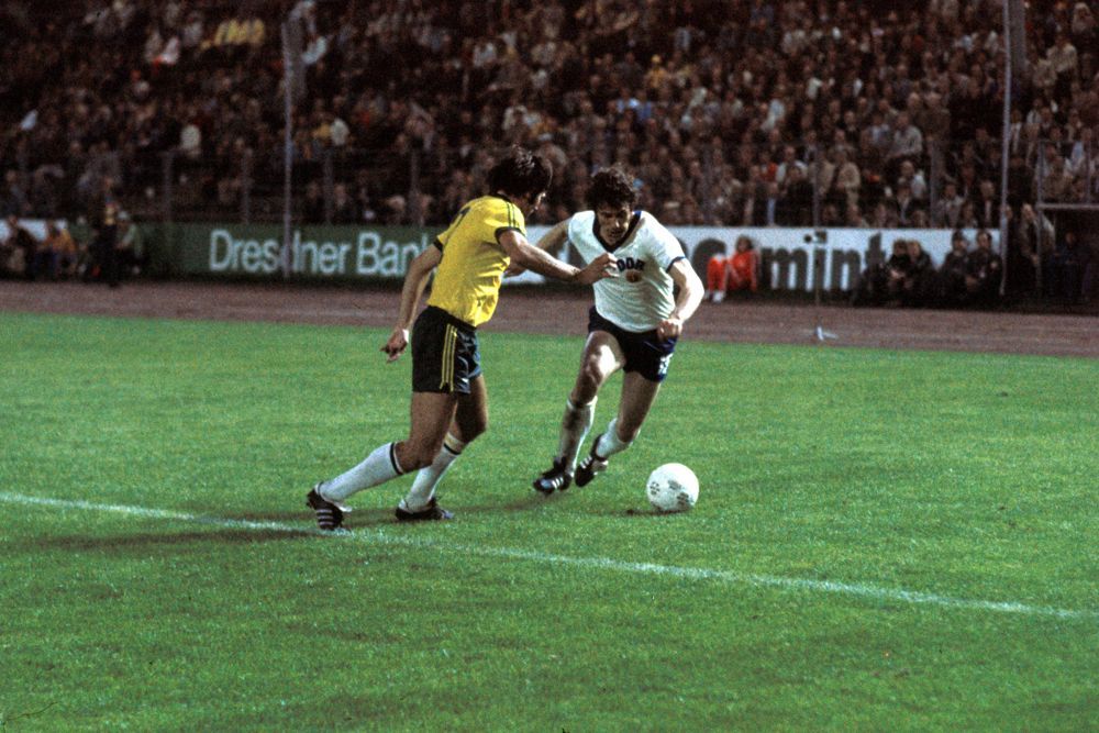 Image - Aus Wut auf Eberhard Vogel (80) stachen die Russen den Ball kaputt