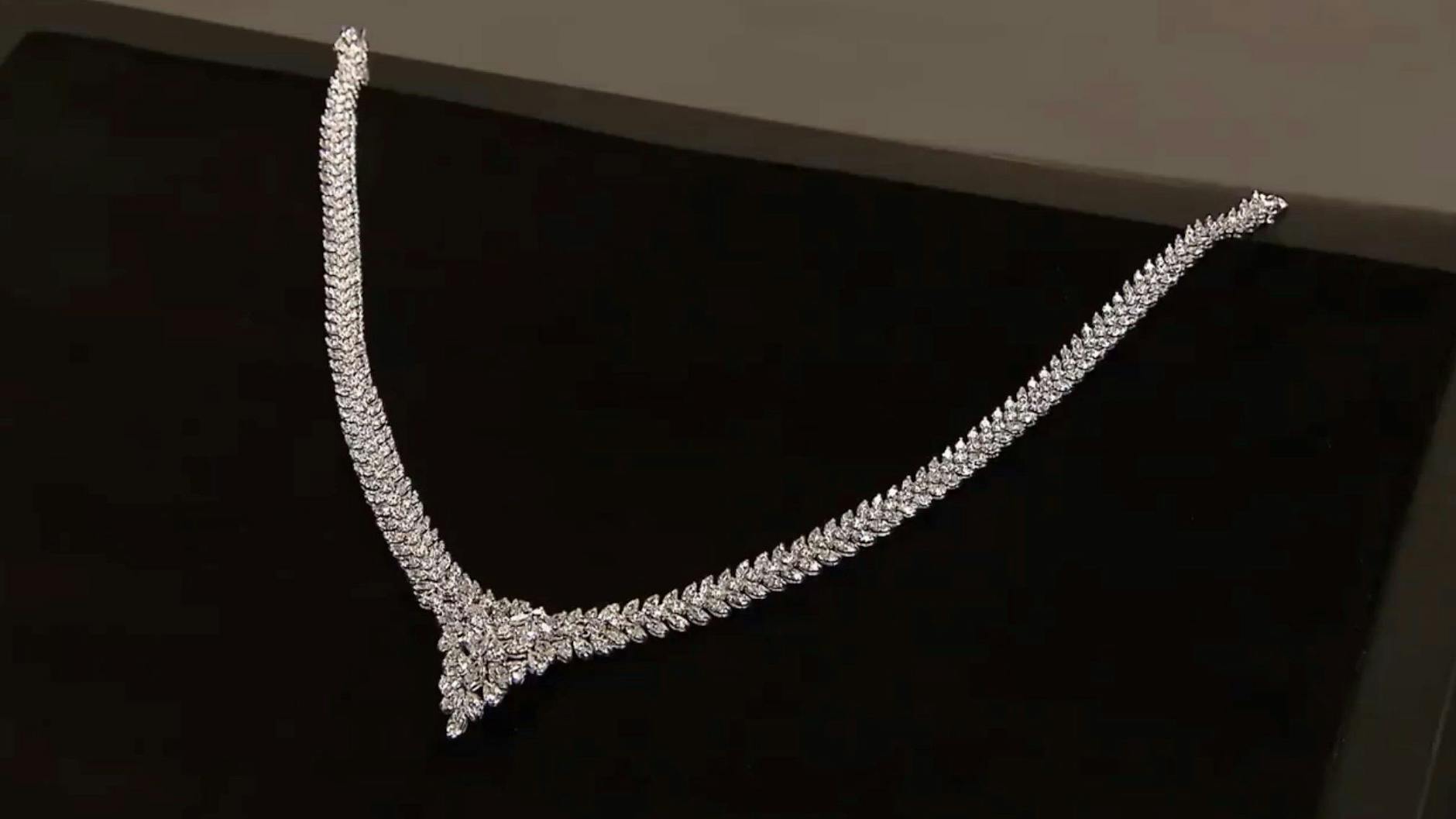 Auf 25 Karat summieren sich die Steine bei dem Diamantcollier, das bei „Bares für Rares“ zum Verkauf steht.