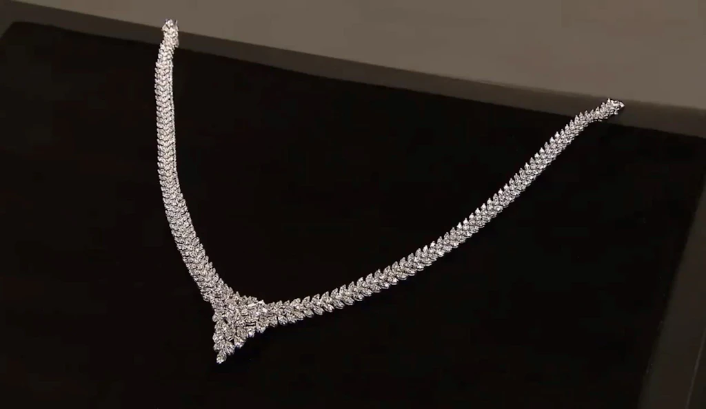 Irrer Klunker bei „Bares für Rares“! 25-Karat-Collier sorgt für Preis-Schock