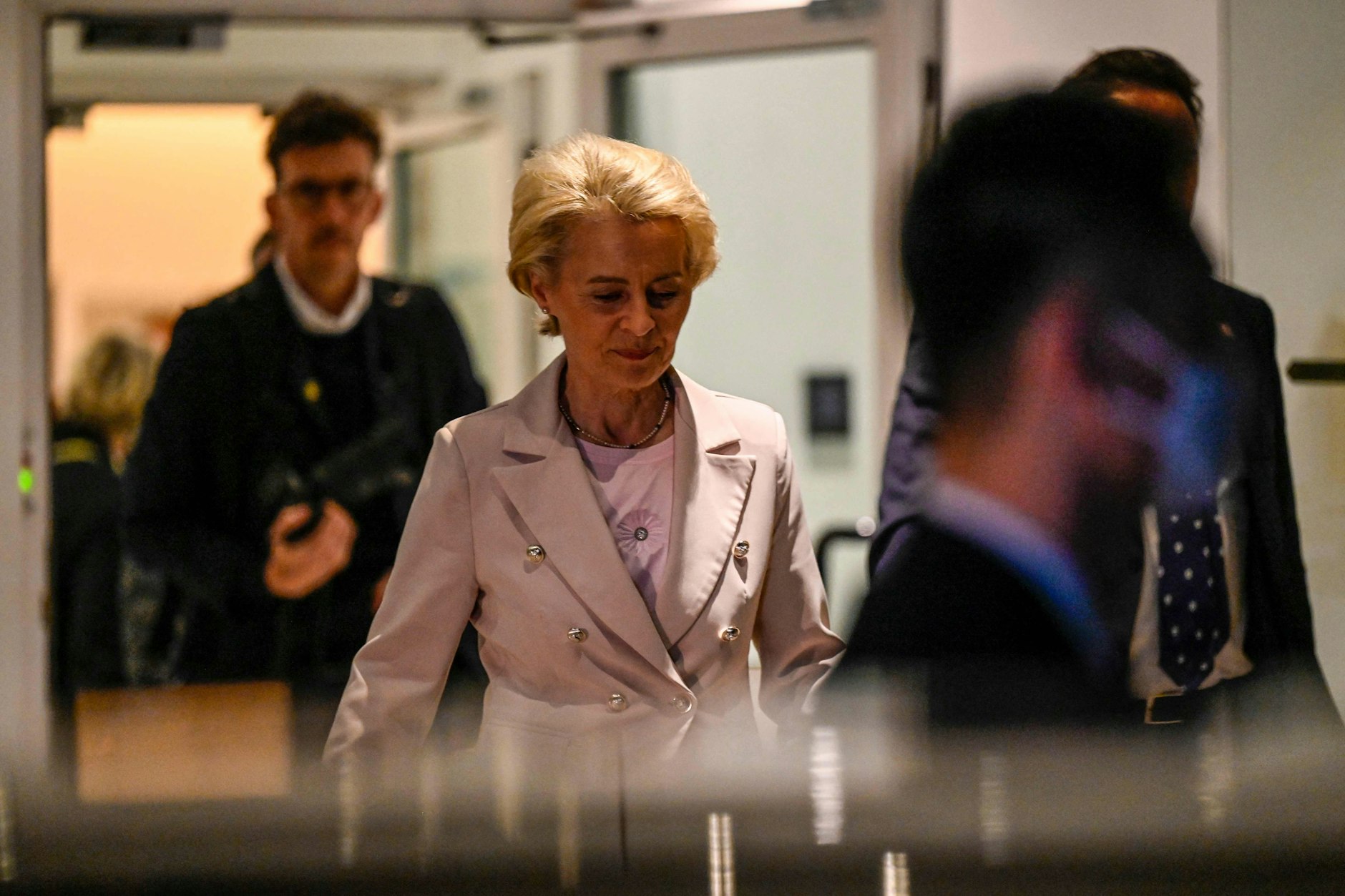 Bukan stasiun kereta besar di Beijing: Ursula von der Leyen meninggalkan konferensi pers di Delegasi Uni Eropa.  & nbsp;