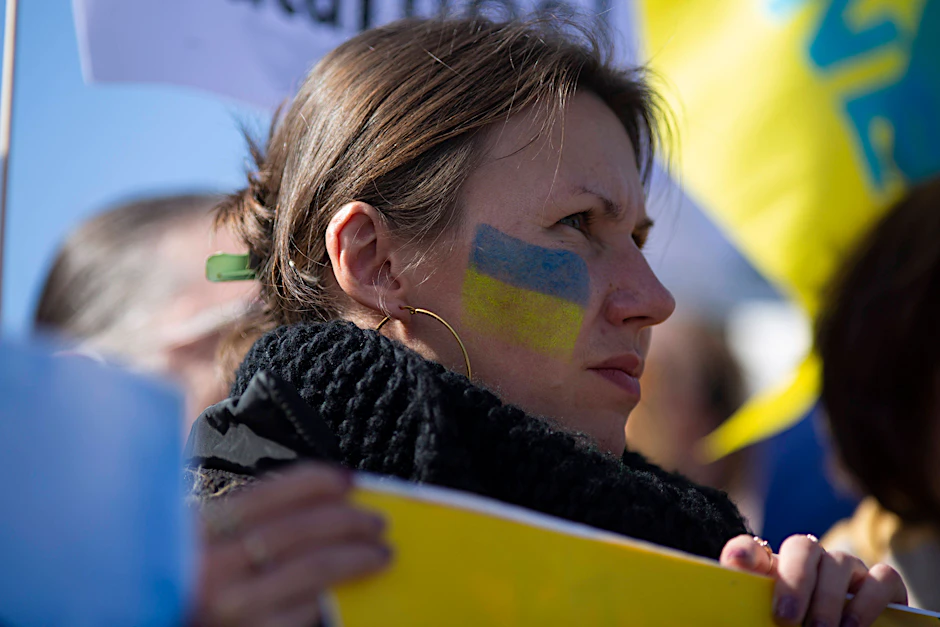 Meistens verlaufen Protestaktionen gegen den Ukraine-Krieg friedlich, wie hier bei einer Demonstration.