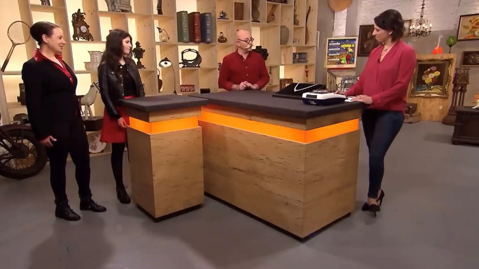 „Bares für Rares“-Expertin Wendela Horz schätzt das Diamant-Collier auf die 80er Jahre.