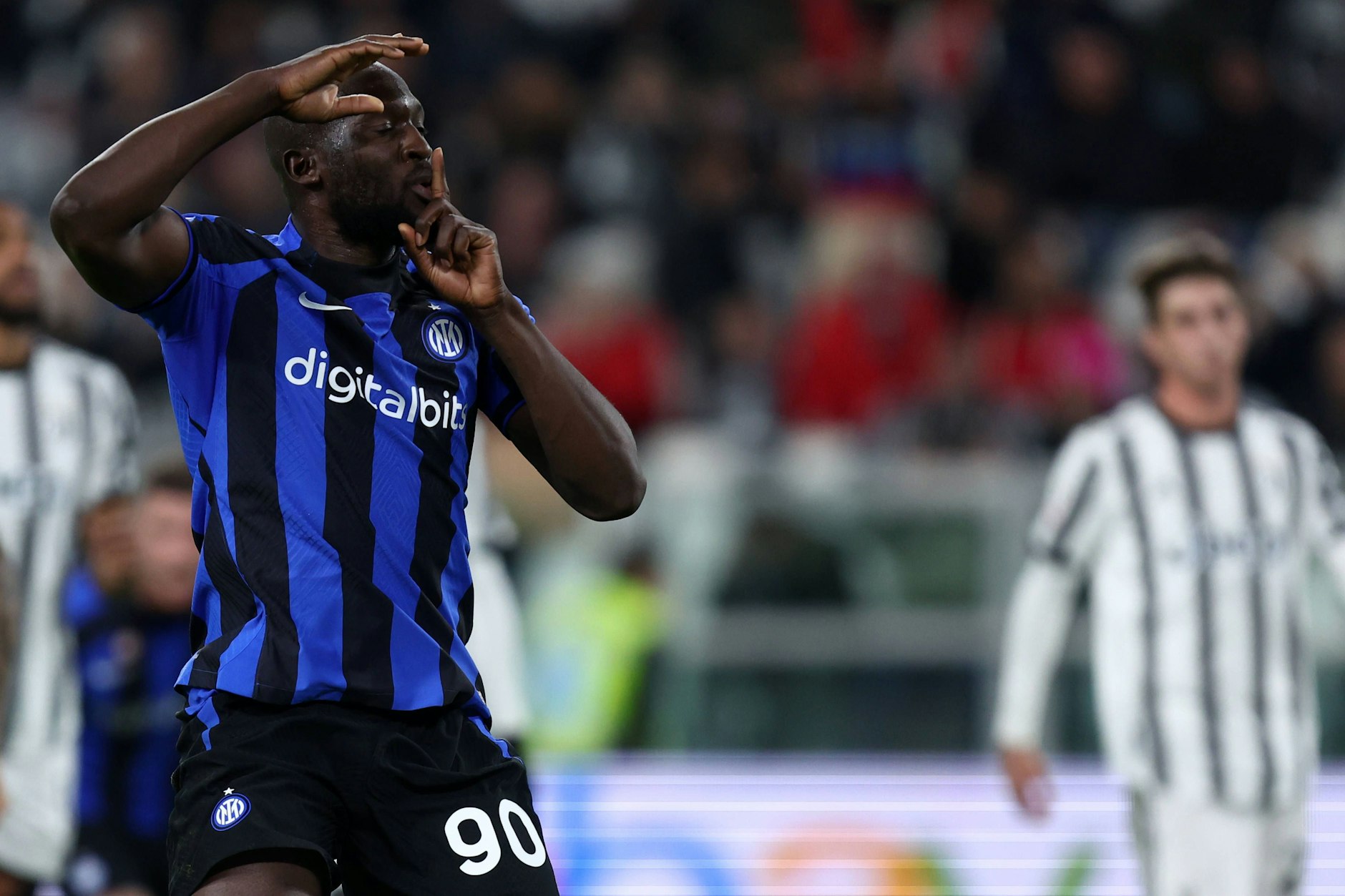 Inter Mailands belgischer Stürmer Romelu Lukaku wurde von Fans von Juventus Turin rassistisch beleidigt und erhielt auch von Herthas Prince Boateng Unterstützung. 