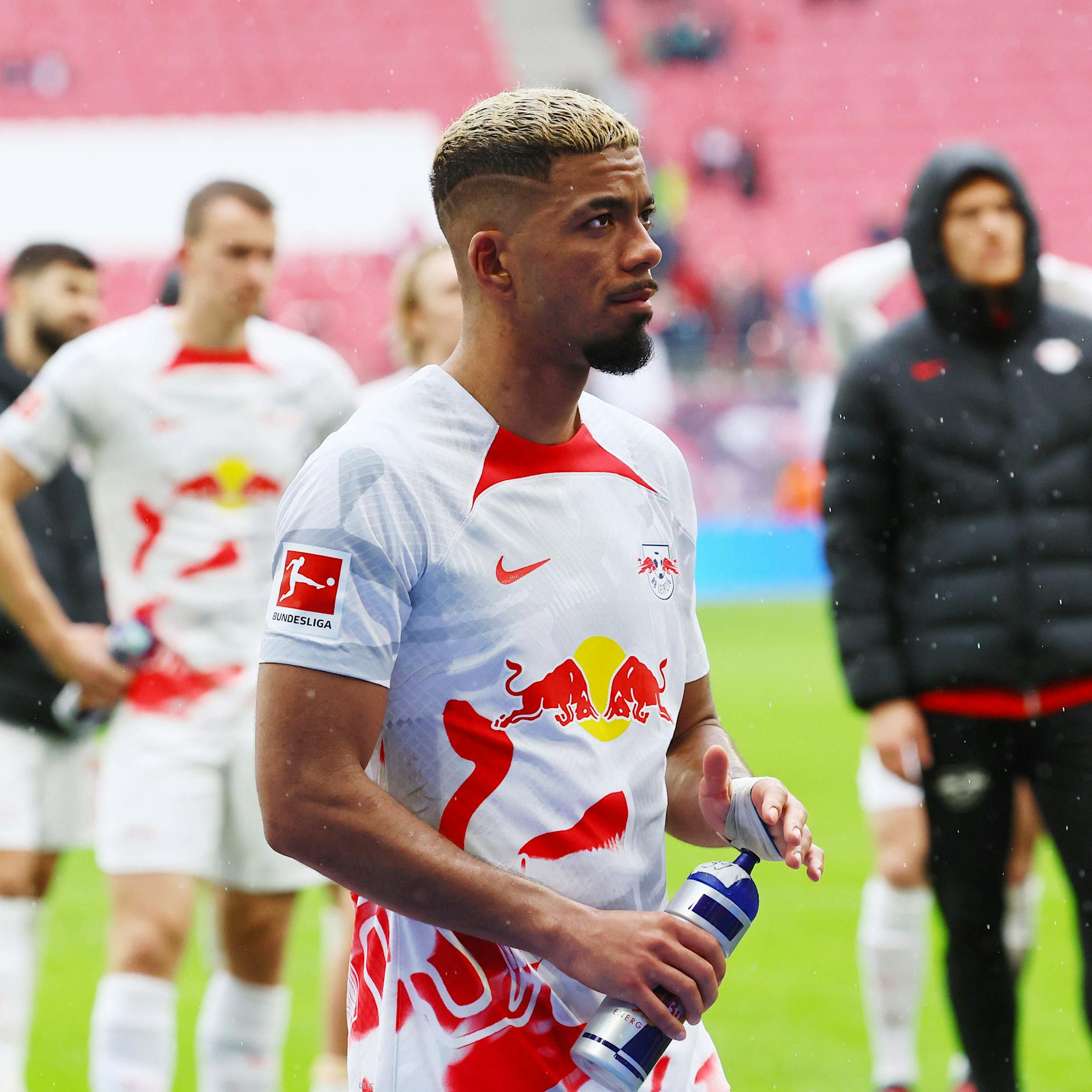 Rassismus im Internet und Stadion: Fußball, du kannst so hässlich sein!