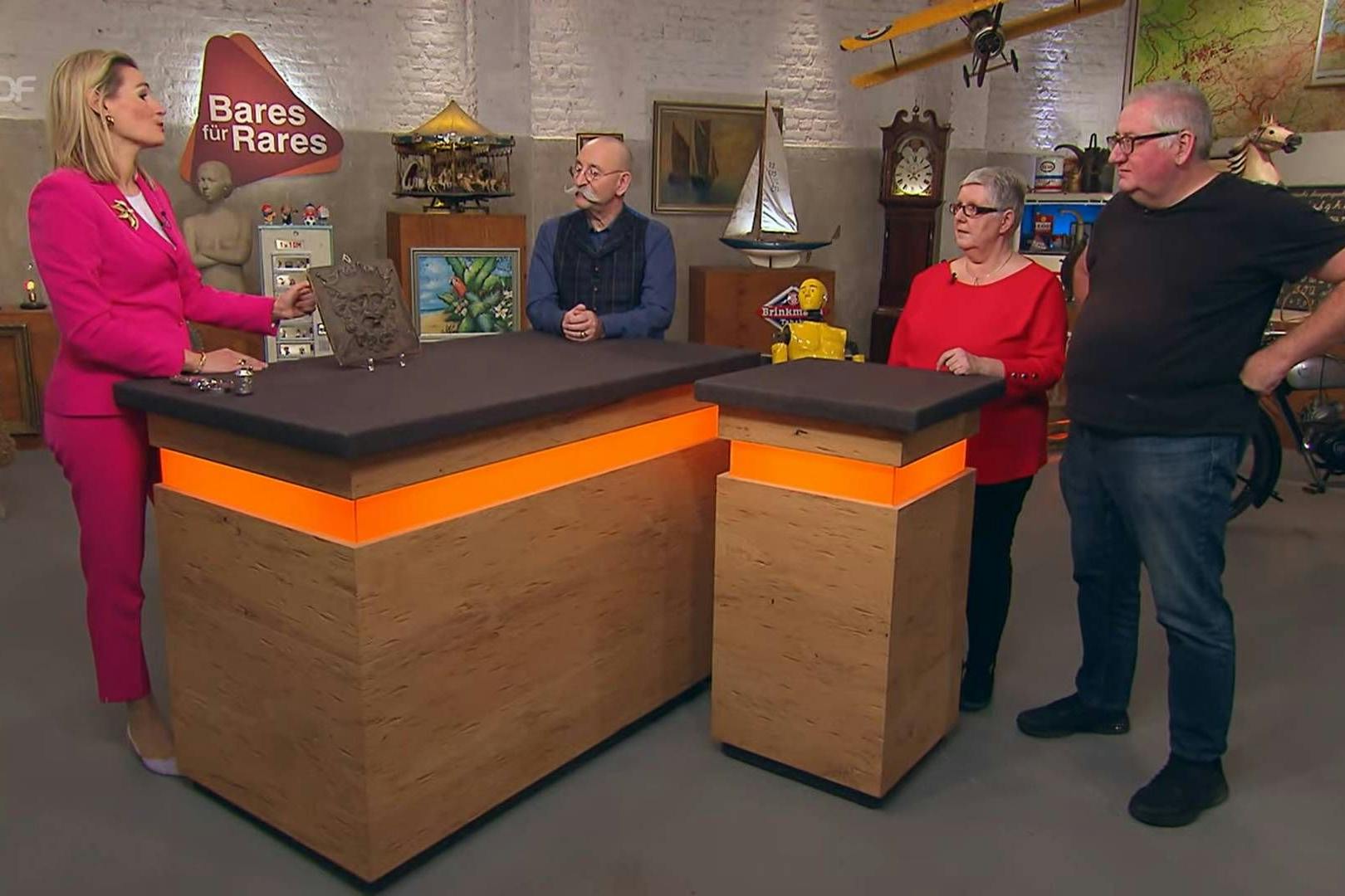 Bei „Bares für Rares“ wurde eine mehr als 300 Jahre alte Holzschnitzerei verkauft.