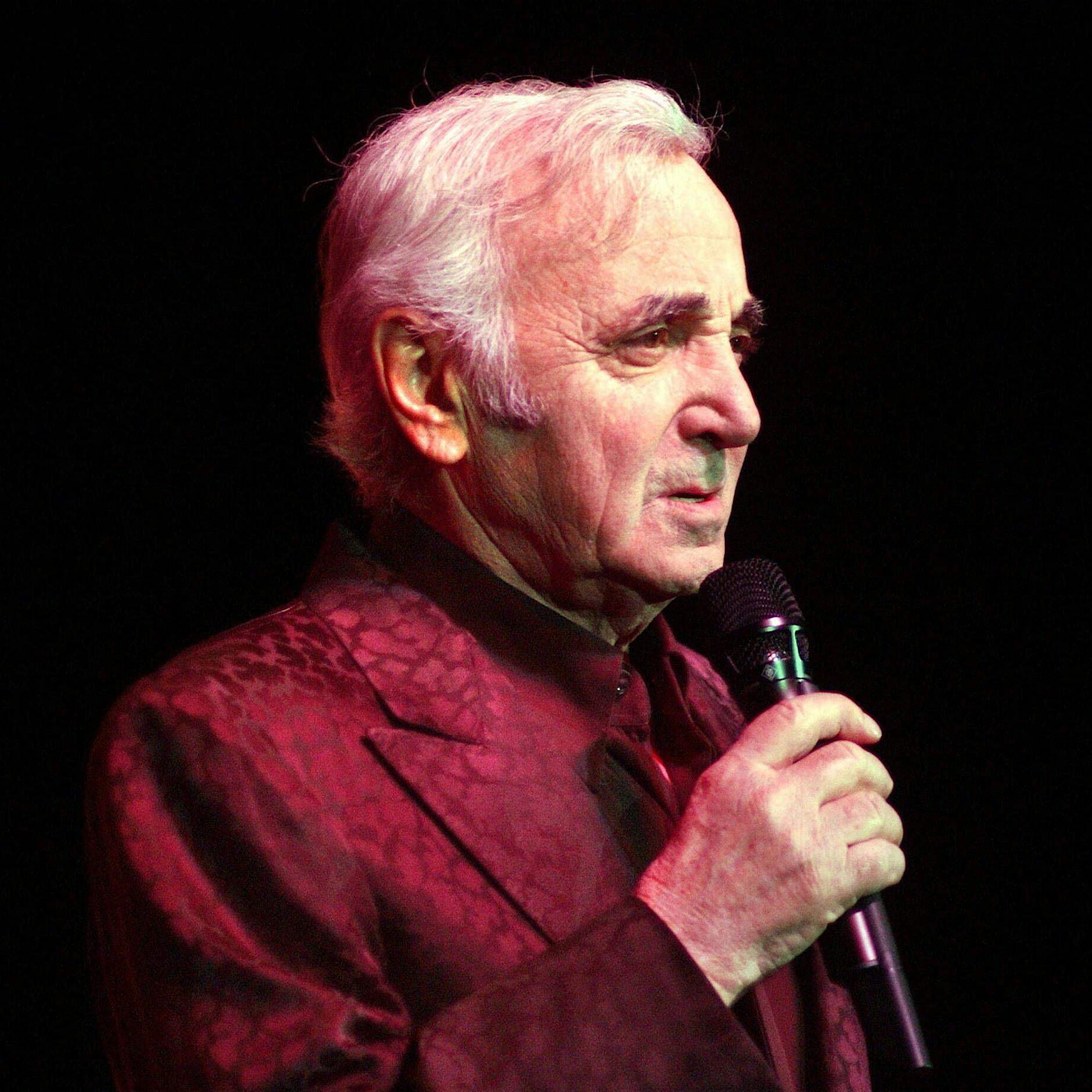 Hilfe, ich klinge wie Charles Aznavour! Muss ich ins Krankenhaus?