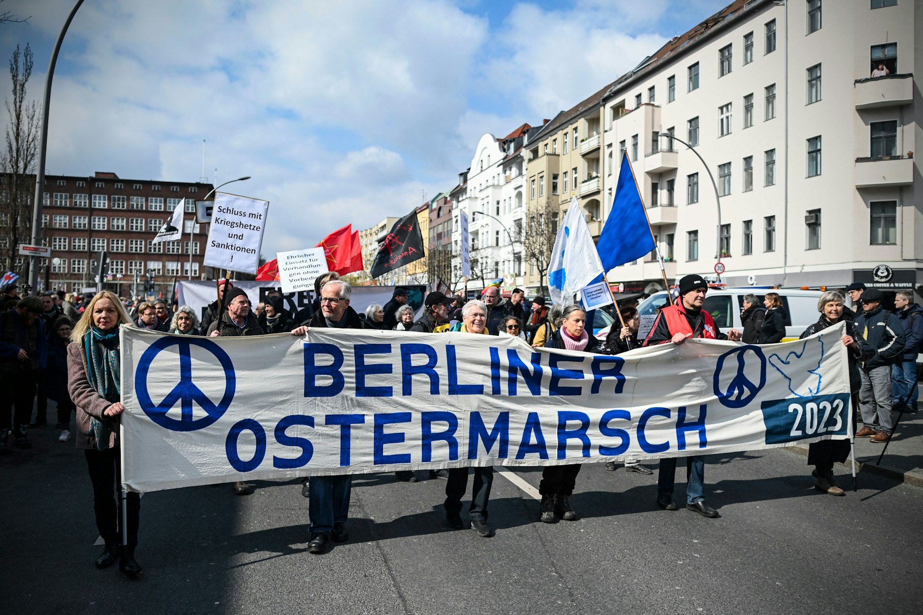 Der Ostermarsch in Wedding am Sonnabend. Etwa 1500 Teilnehmer zogen durch Berlin.&nbsp;