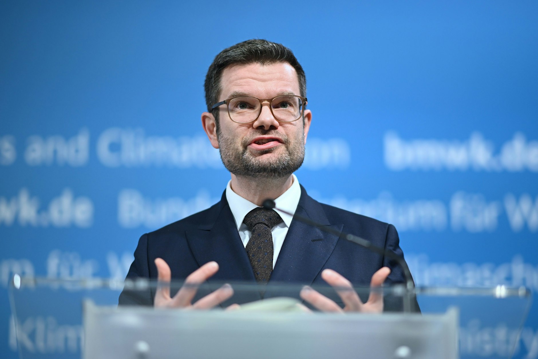Bundesjustizminister Marco Buschmann hat Bedenken, dass Klima-Aktivisten aktiv in Schulen an Kinder herantreten.&nbsp;