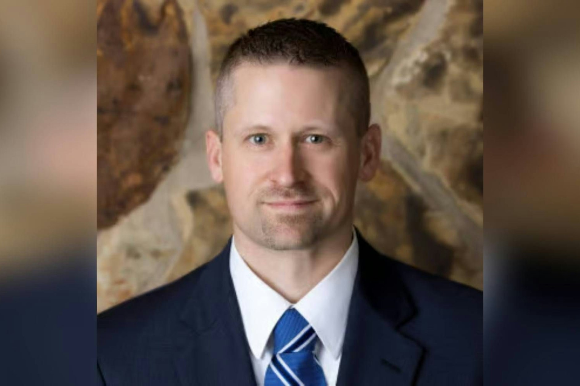 US-Richter Matthew Kacsmaryk entzog einem Medikament, das seit 20 Jahren im Einsatz ist, die Zulassung. 