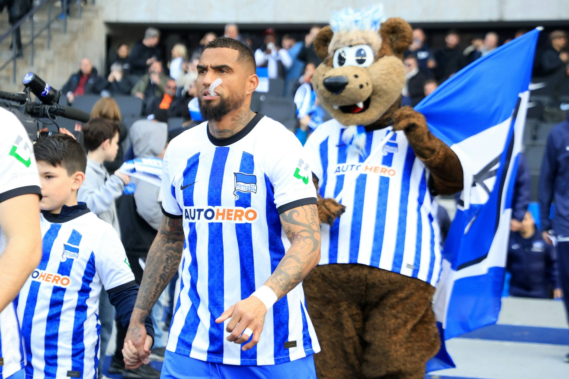 Ready to rumble: Prince Boateng (36) verspricht mit Hertha BSC am Freitag Schalke 04 die ein oder andere Rangelei. 
