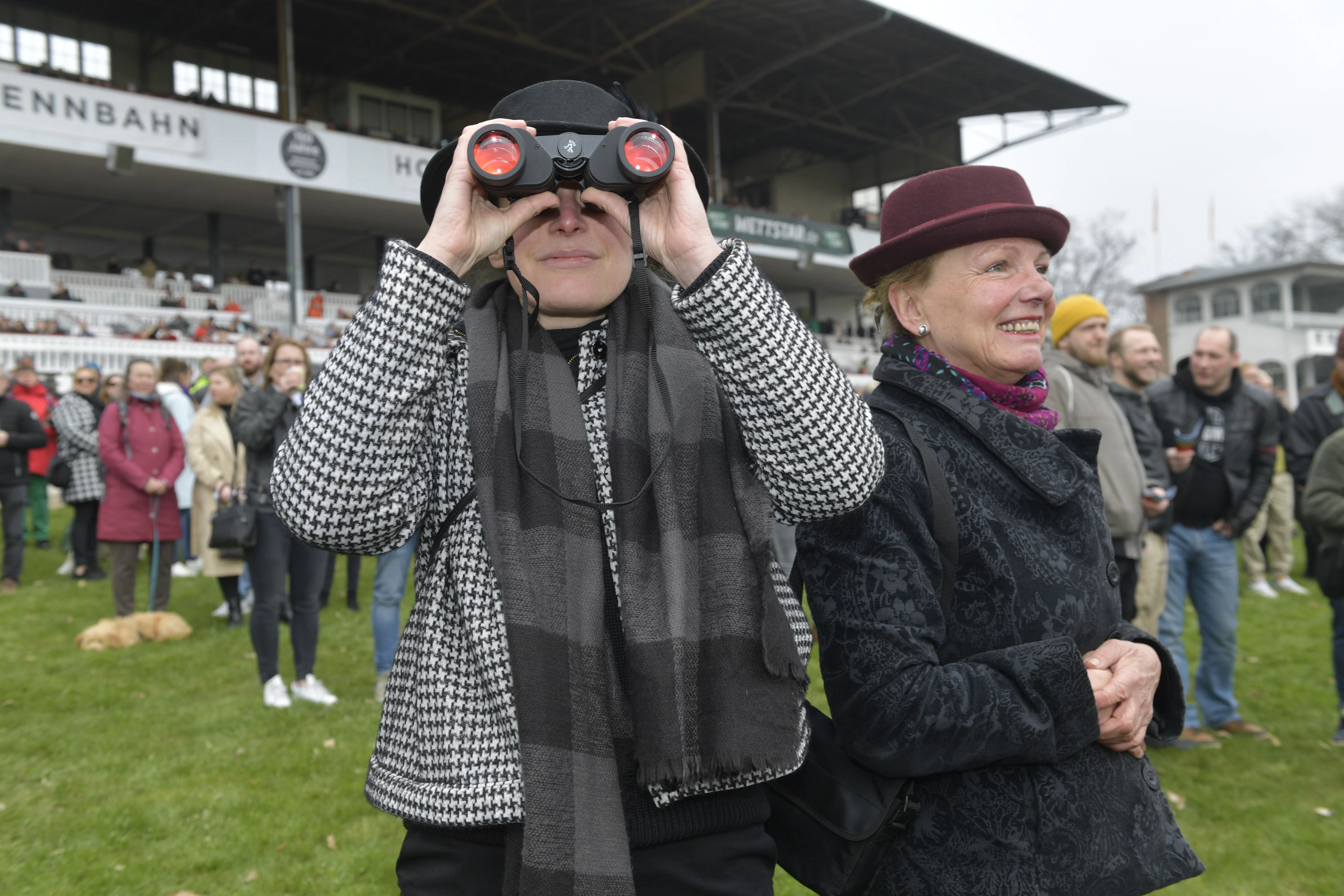 Event mit Traditionscharakter: Östlich der Hauptstadt befindet sich die Galopprennbahn Hoppegarten, gegründet 1868.