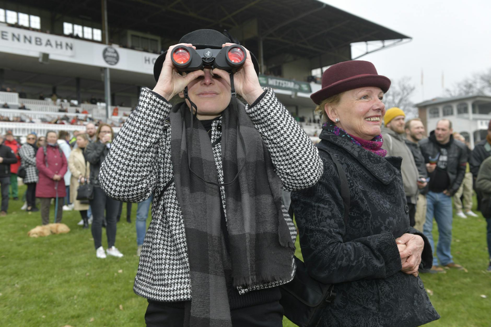 Event mit Traditionscharakter: Östlich der Hauptstadt befindet sich die Galopprennbahn Hoppegarten, gegründet 1868.