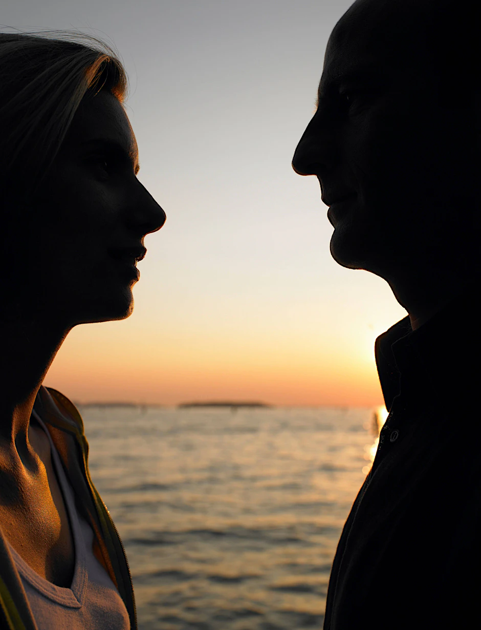 Eine Frau mit einem deutlich älteren Mann - keine Seltenheit. Doch welche Rolle spielt der Verlust des Vaters für Frauen bei dieser Konstellation?