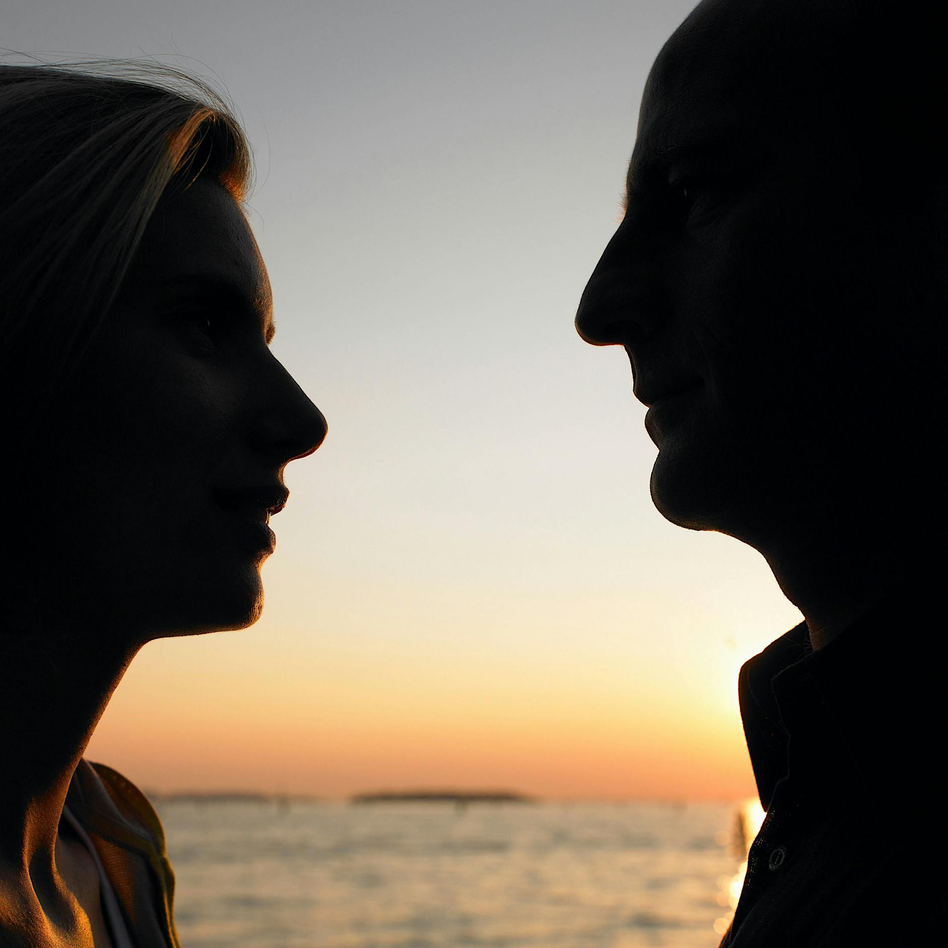 Ich stehe auf ältere Männer: Habe ich deshalb Daddy Issues?