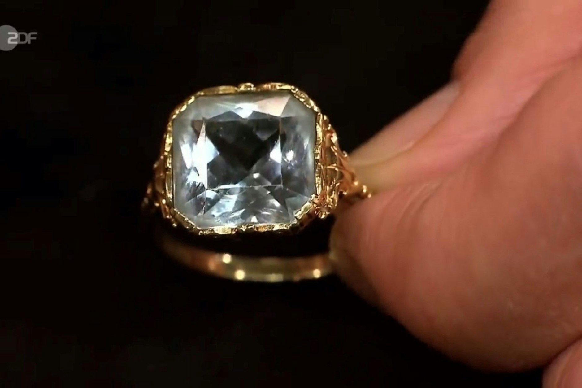 Bei „Bares für Rares“ soll dieser Ring verkauft werden.
