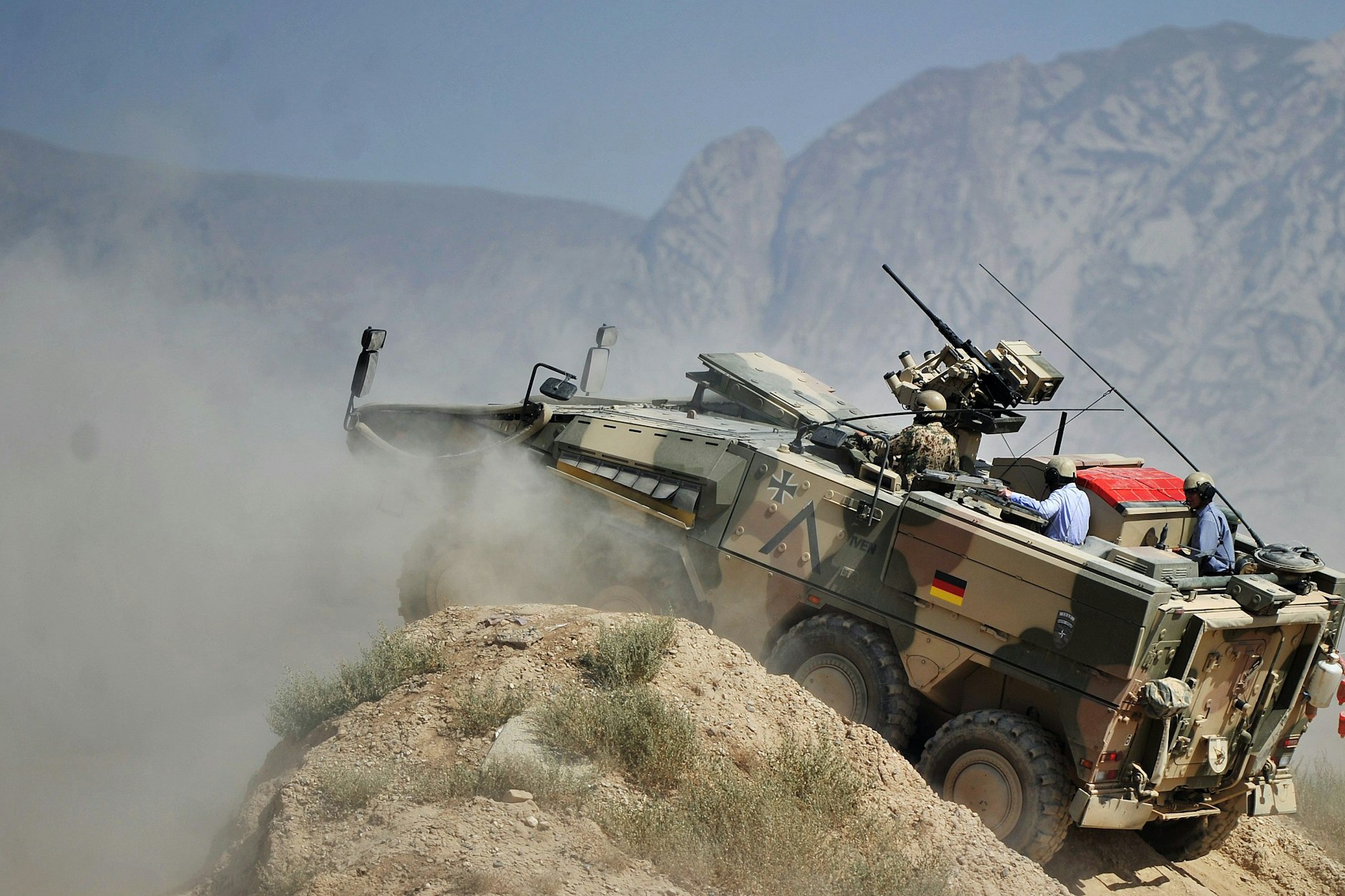 Ein Radpanzer Boxer, aufgenommen am 03.07.2012 im ISAF-Lager in Masar-i-Scharif.