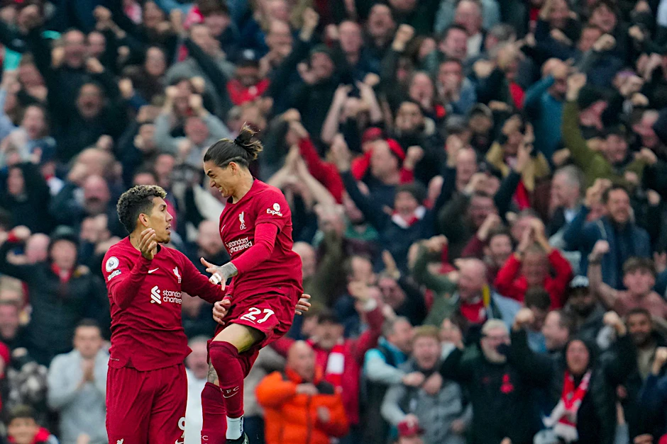 Roberto Firmino (l) rettete Liverpool einen Punkt gegen den FC Arsenal.  