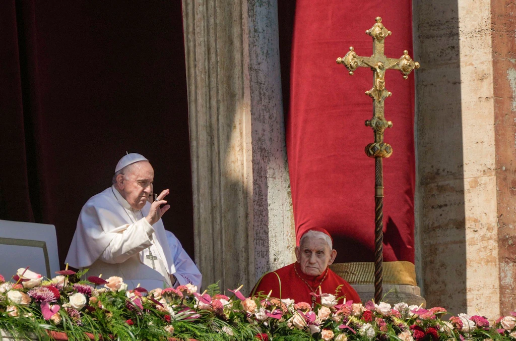 Papst ruft zu Frieden auf und spendet Segen „Urbi et Orbi“