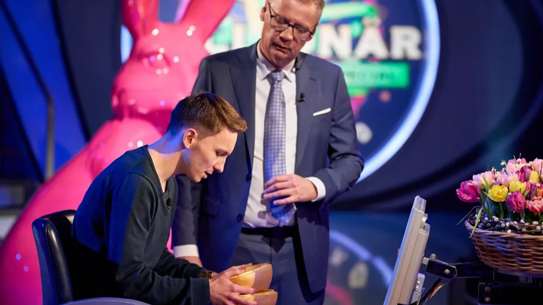 Bei „Wer wird Millionär“ fachsimpelt Moderator Günther Jauch mit Kandidat Luca Demirel über Verkehrssünden.