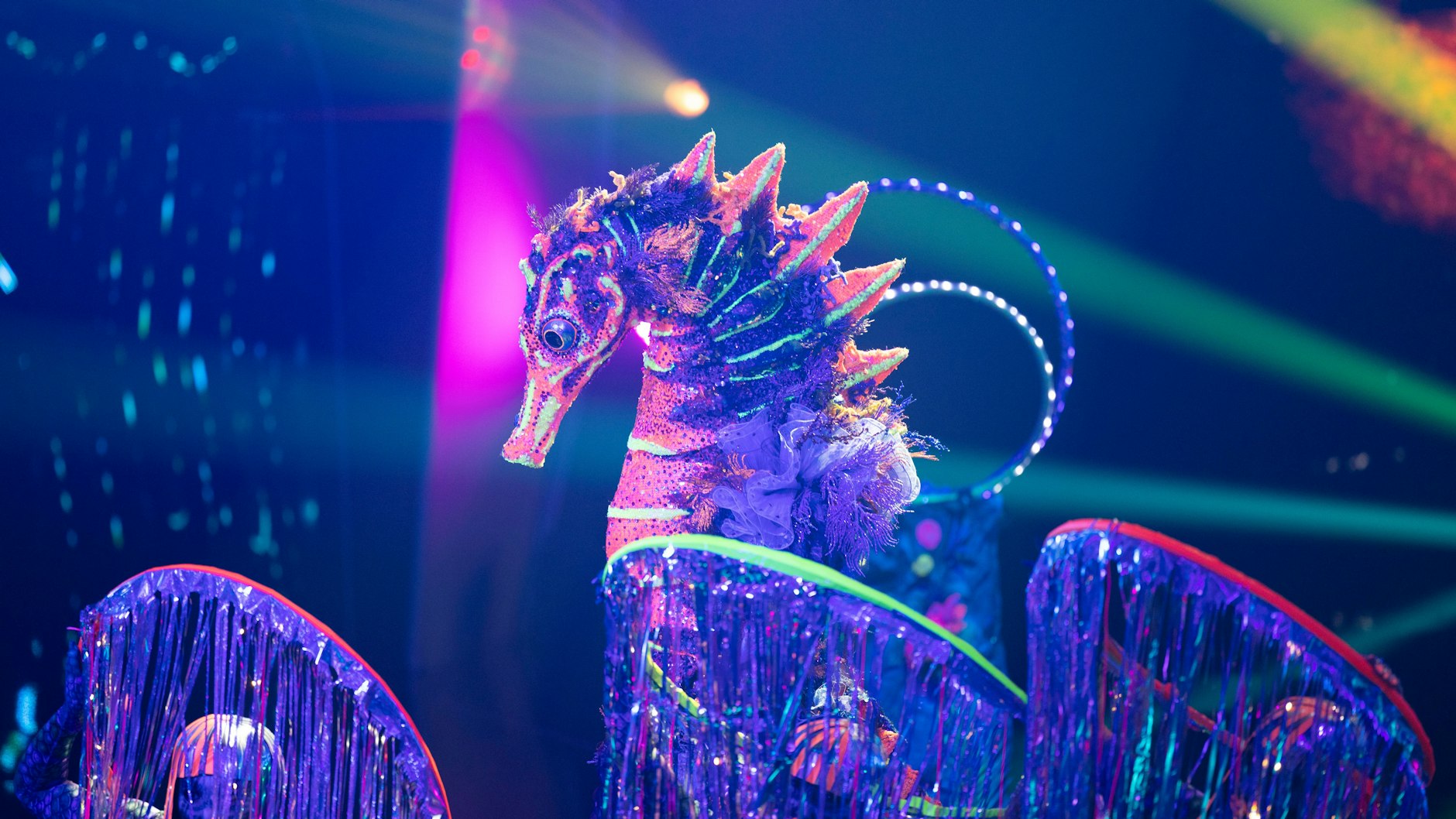 Das Seepferdchen in der zweiten Folge von „The Masked Singer“. Welcher Star versteckt sich im Kostüm?